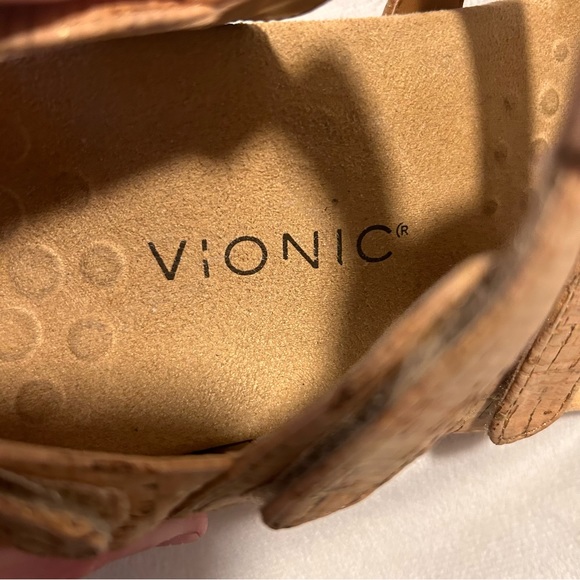 Vionic Amber Adjustable Straps Comfort Sandals Sz 8 Velcro Straps Tan Gold Beach - Picture 5 of 8